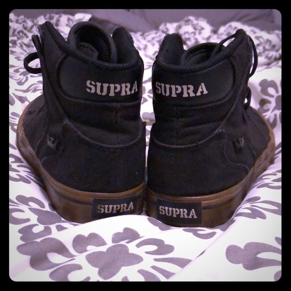 Black Supras